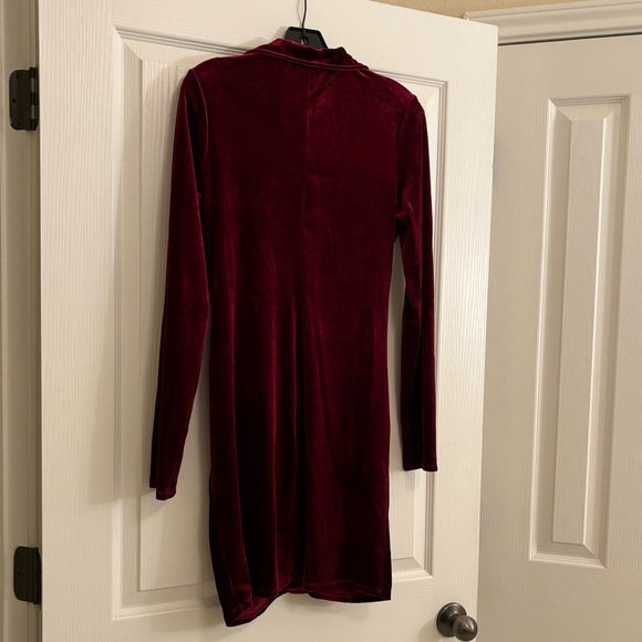 FASHION NOVA Moonlight Velvet Mini Dress with Long Sleeves in Burgundy - Picture 7 of 8